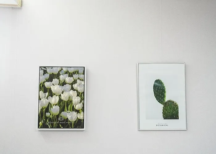 신축3룸,욕실2개,무료주차,역5분,최대8인,가족,단체추천,엘리베이터,동대문15분,명동25분