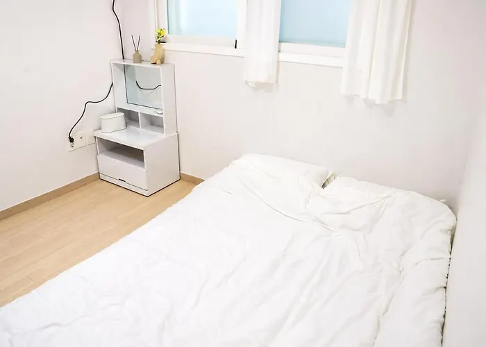 신축3룸,욕실2개,무료주차,역5분,최대8인,가족,단체추천,엘리베이터,동대문15분,명동25분 Willa *